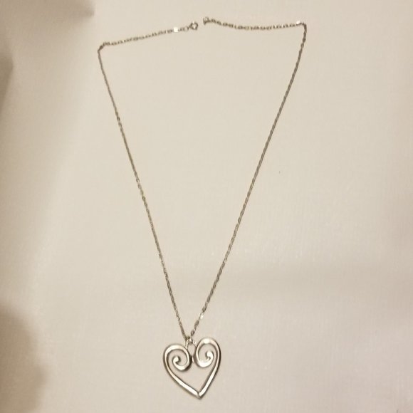 Vtg silvertone necklace with heart-shaped pendant - Picture 2 of 7